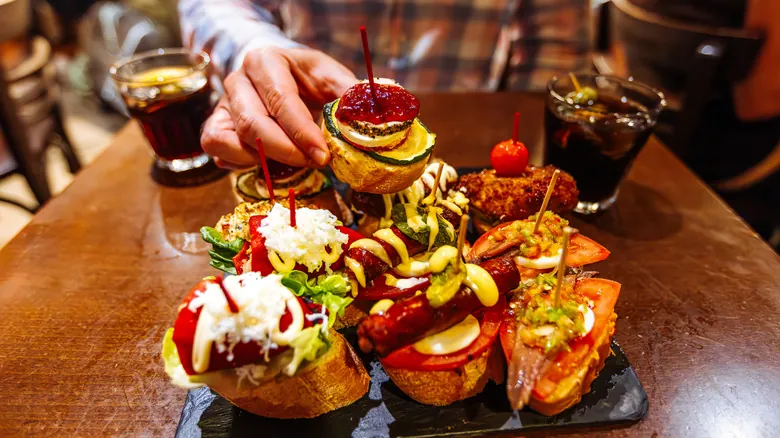 Guía Completa para Disfrutar el Tapeo en Madrid: Una Experiencia Gastronómica Inolvidable