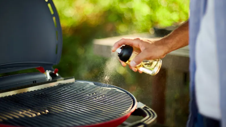 Guía Completa para una Limpieza y Mantenimiento Óptimo de tu Parrilla: Hacks Inteligentes y Soluciones Caseras
