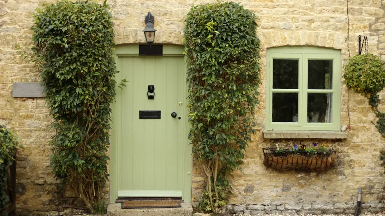 Guía Definitiva: Cómo Elegir el Color Ideal para la Puerta Principal de tu Hogar y Potenciar su Valor