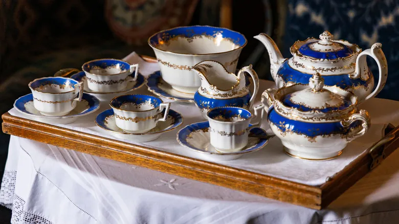 Guía Definitiva: Cómo Identificar y Adquirir Porcelana de Valor en Ventas de Patrimonio