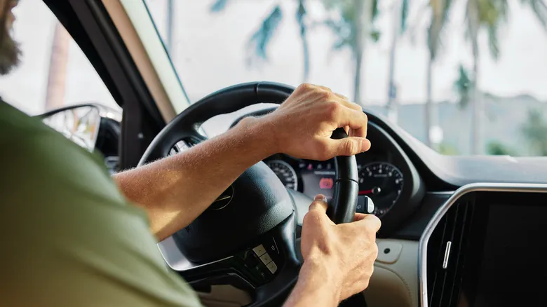 Guía Definitiva de Transporte en Turcas y Caicos: Cómo Moverse en Providenciales y Más Allá