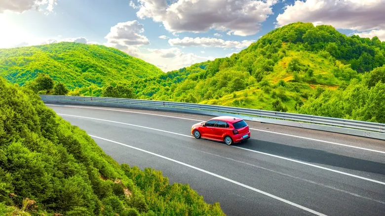 Guía Definitiva para Alquilar un Auto en Europa: Estrategias Expertas de Rick Steves para Ahorrar y Viajar Mejor