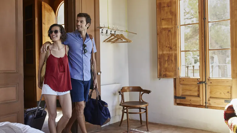 Guía Definitiva para Dormir Fresco en Hoteles Europeos sin Aire Acondicionado