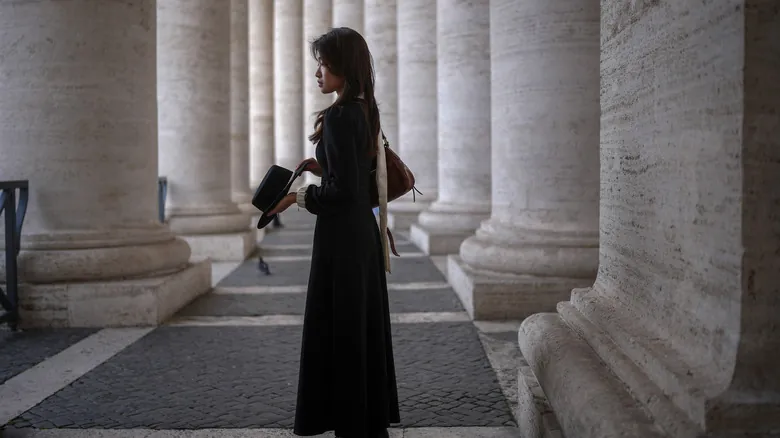 Guía Esencial de Estilo para Viajar por Europa: Cómo Vestir y Mezclarse con los Locales