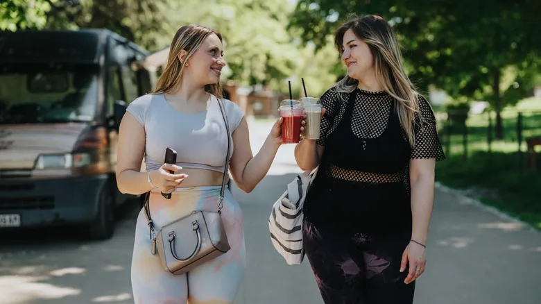 Guía Esencial de Estilo para Viajar por Europa: Cómo Vestir y Mezclarse con los Locales