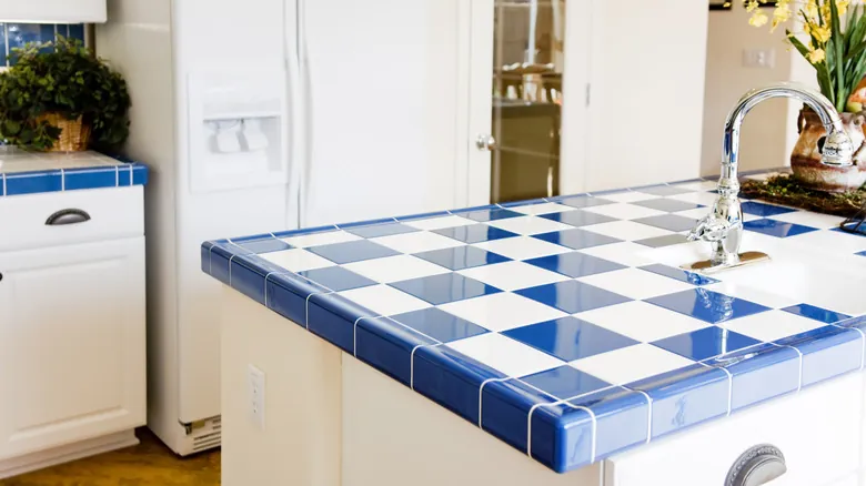 Guía Esencial: El Impacto de las Encimeras de Azulejos en la Venta de su Hogar