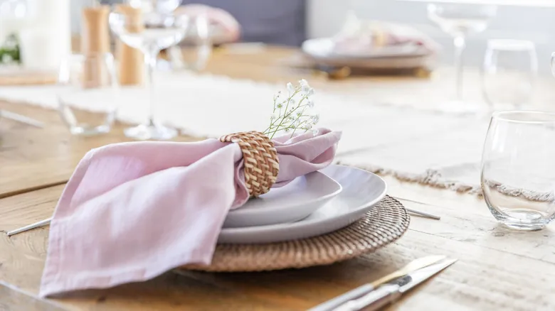 Guía Esencial para Elegir Ropa de Mesa: Colores y Telas para Toda Ocasión