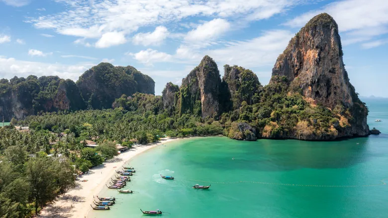 Guía Esencial para Viajar a Tailandia: Cultura, Seguridad y Consejos para un Viaje Inolvidable