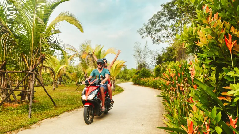 Guía Esencial para Viajar a Tailandia: Cultura, Seguridad y Consejos para un Viaje Inolvidable