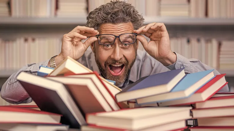 Inteligencia y Altruismo: ¿Son las Personas Más Inteligentes También Más Bondadosas?