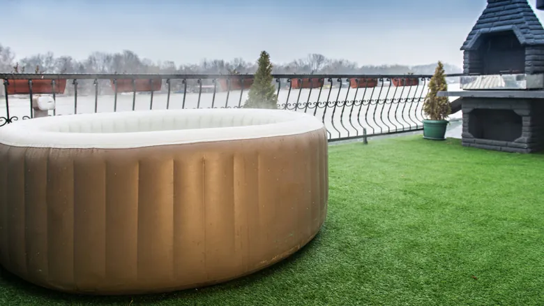 Jacuzzis Inflables vs. Tradicionales: ¿Cuál Elegir para tu Hogar? Guía Definitiva