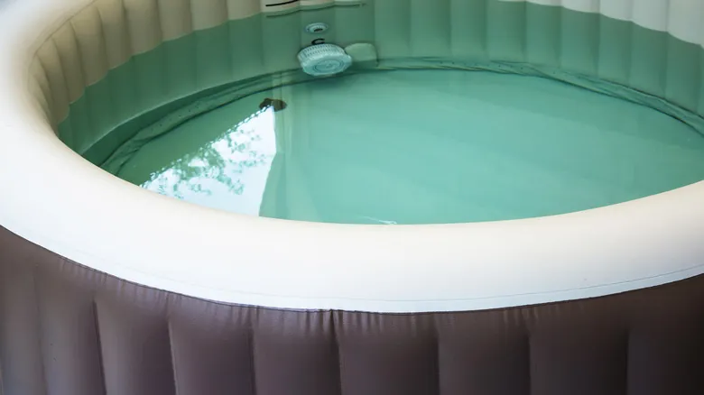 Jacuzzis Inflables vs. Tradicionales: ¿Cuál Elegir para tu Hogar? Guía Definitiva