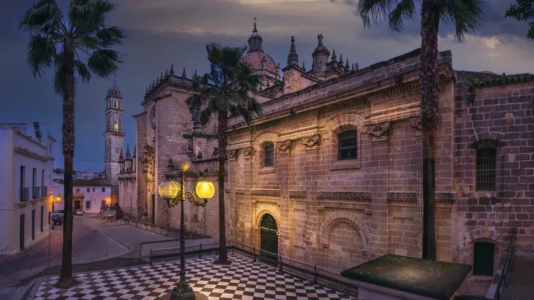 Jerez de la Frontera: La Esencia de Andalucía entre Vinos, Caballos y Tradición