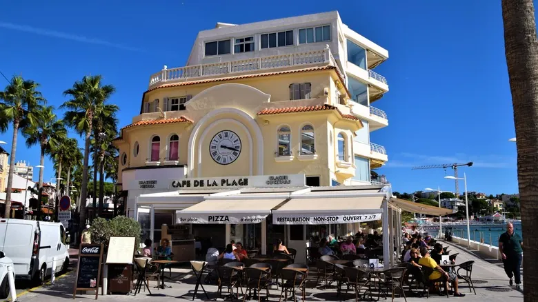 Juan-les-Pins: El Refugio Secreto de la Riviera Francesa con Encanto Atemporal