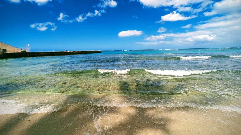 Kaimana Beach Oahu: Tu Oasis de Serenidad Lejos del Bullicio de Waikiki