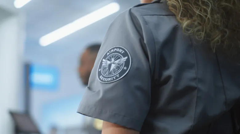 La Evolución de la Seguridad Aeroportuaria: Escáneres Corporales, Privacidad y Tecnología