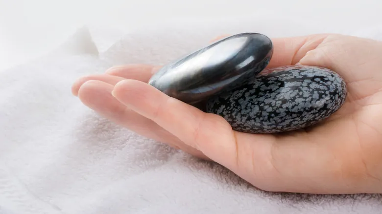 La Fascinante Evolución de los Espejos: De Piedras Pulidas a la Tecnología Moderna