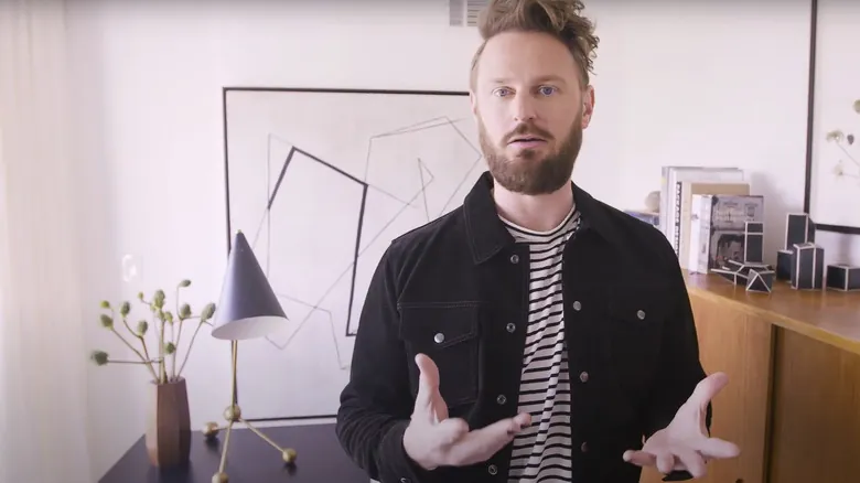 La Iluminación Perfecta para tu Sala: El Secreto de Bobby Berk Revelado