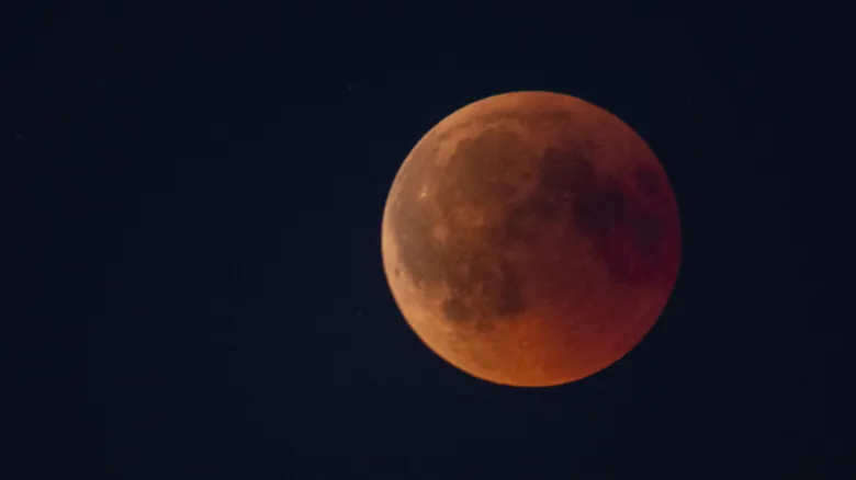 La Luna y sus Fenómenos: Descifrando las Superlunas, Lunas Azules y Más