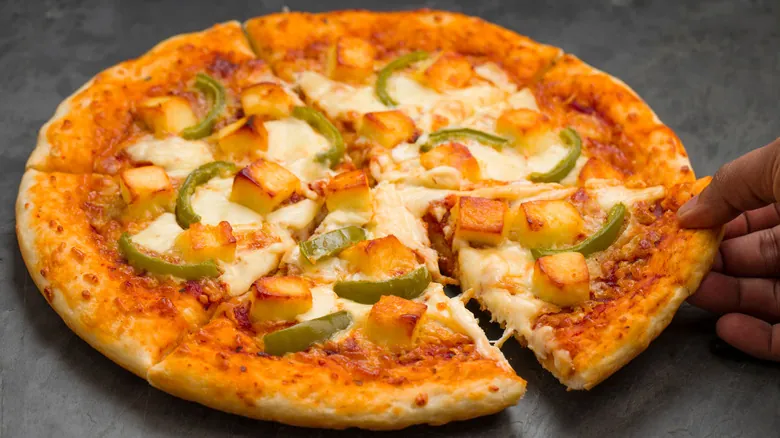 La Pizza en el Mundo: Un Viaje Culinario por los Sabores Más Inesperados