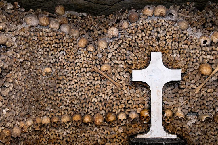Las Catacumbas de París: Un Fascinante Viaje por su Historia Subterránea y Misterios