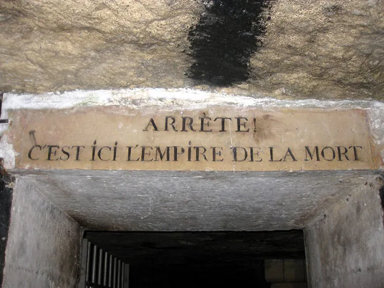 Las Catacumbas de París: Un Fascinante Viaje por su Historia Subterránea y Misterios