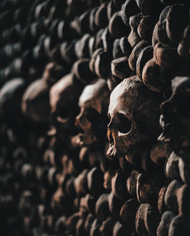 Las Catacumbas de París: Un Fascinante Viaje por su Historia Subterránea y Misterios