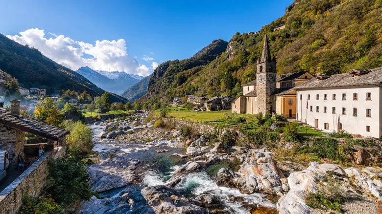 Lillianes: Un Pueblo de Ensueño en los Alpes Italianos para una Escapada Romántica y Aventurera