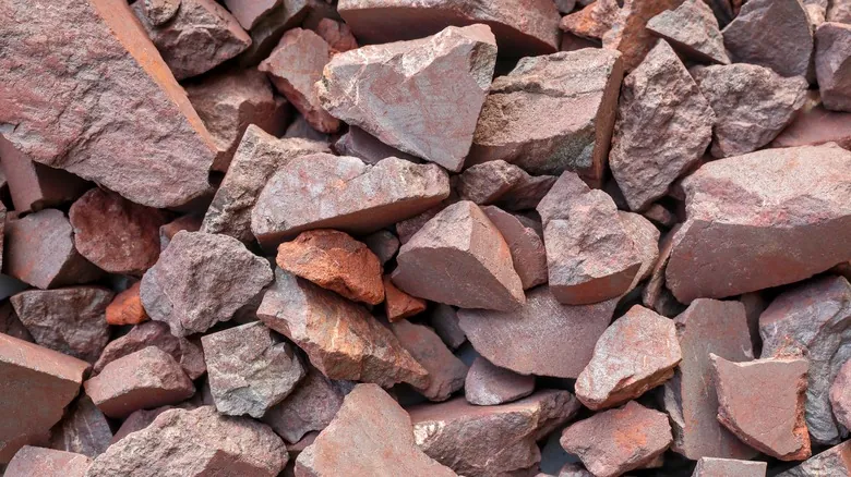 Los Mayores Tesoros de la Tierra: Un Vistazo a los Yacimientos Globales de Recursos Clave