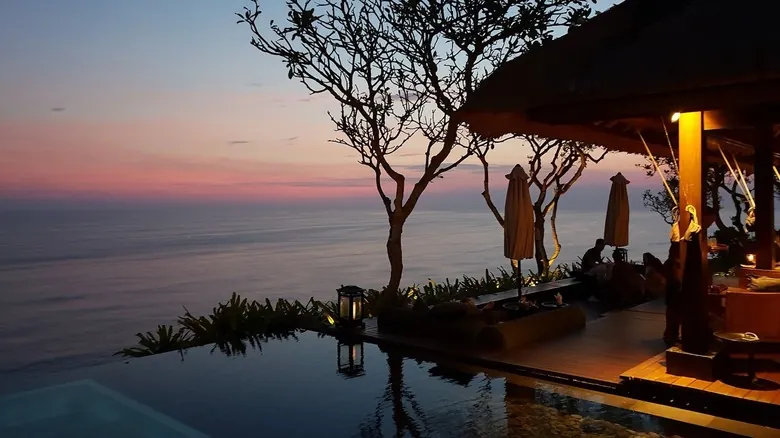Los Mejores Hoteles en Acantilados del Mundo: Un Retiro de Lujo con Vistas Inigualables