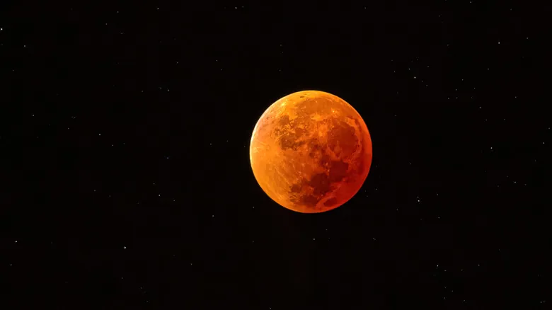 Los Misterios de la Luna: ¿Por Qué Cambia de Color? Guía Completa