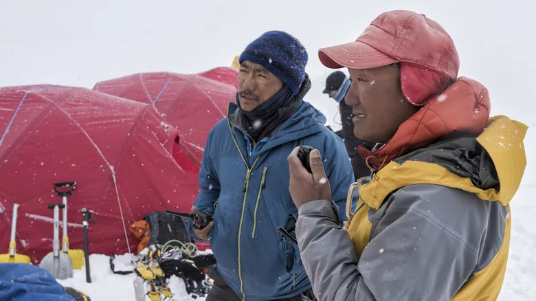 Los Sherpas: La Adaptación Humana Definitiva a las Alturas del Everest
