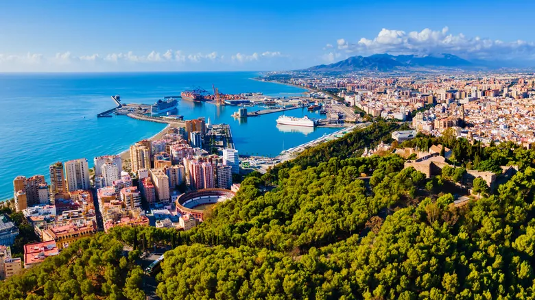 Málaga y la Costa del Sol: Guía Definitiva para una Experiencia Segura e Inolvidable