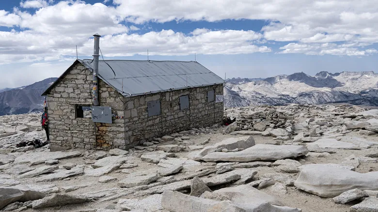 Monte Whitney: Guía Completa para Conquistar la Cima Más Alta de EE. UU. Continental