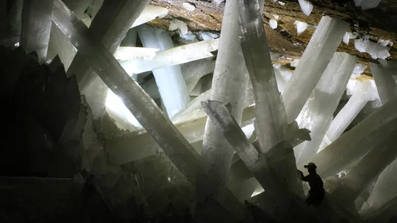 Naica: La Fascinante y Peligrosa Cueva de los Cristales Gigantes de México