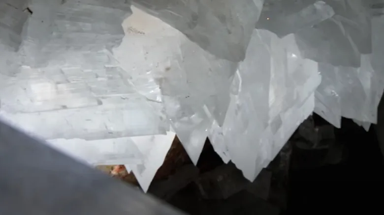 Naica: La Fascinante y Peligrosa Cueva de los Cristales Gigantes de México