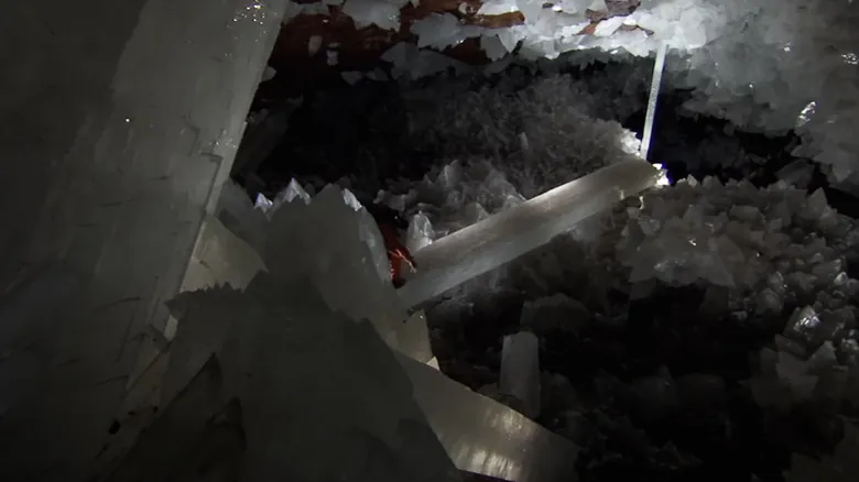 Naica: La Fascinante y Peligrosa Cueva de los Cristales Gigantes de México