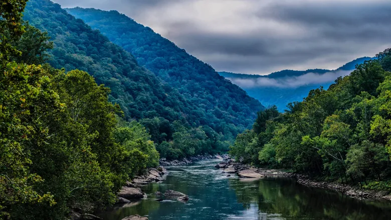 Narrows, Virginia: Un Tesoro Oculto para Aventuras al Aire Libre y el Sendero de los Apalaches