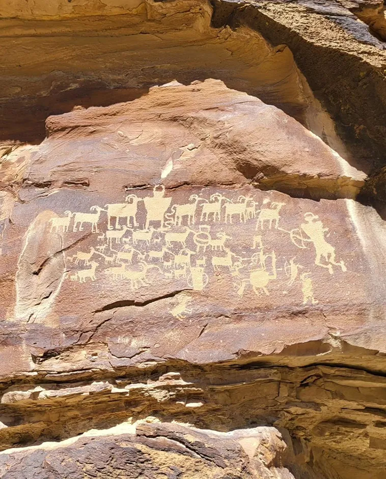 Nine Mile Canyon: Tesoro Milenario de Arte Rupestre en Utah