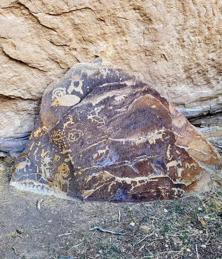 Nine Mile Canyon: Tesoro Milenario de Arte Rupestre en Utah