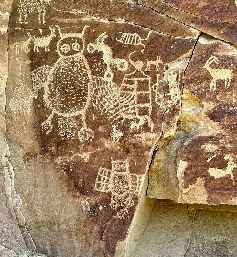 Nine Mile Canyon: Tesoro Milenario de Arte Rupestre en Utah