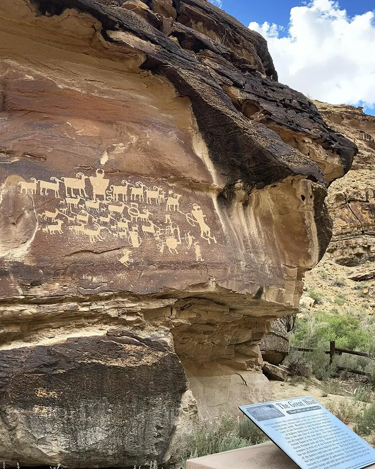 Nine Mile Canyon: Tesoro Milenario de Arte Rupestre en Utah