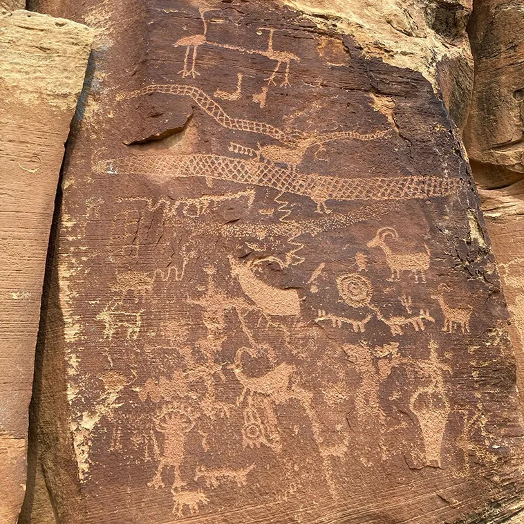 Nine Mile Canyon: Tesoro Milenario de Arte Rupestre en Utah