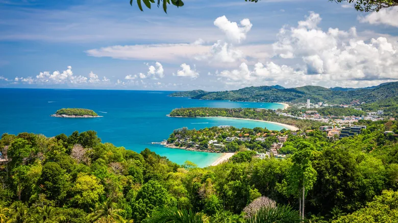 Nui Beach: Descubre el Paraíso Escondido de Phuket en Tailandia