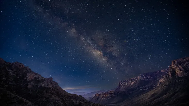 Observación Estelar: Identifica los Planetas y Galaxias Más Brillantes en el Cielo Nocturno
