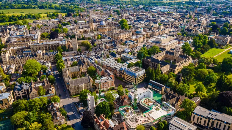 Oxford vs. Cambridge: La Perspectiva de Rick Steves para Tu Viaje Ideal al Reino Unido
