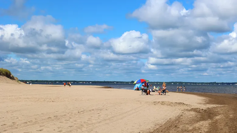 Parlee Beach: Descubre la Playa de Agua Más Cálida de Canadá en Nueva Brunswick