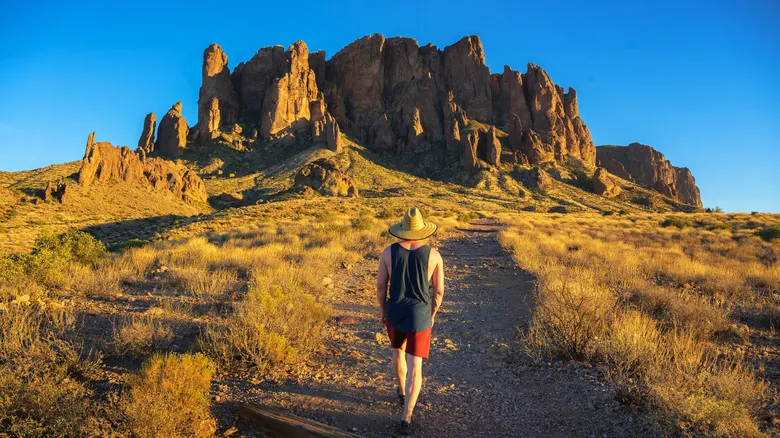 Parque Estatal Lost Dutchman: La Aventura Secreta de Arizona – Senderismo, Camping y Leyendas en las Montañas Superstition