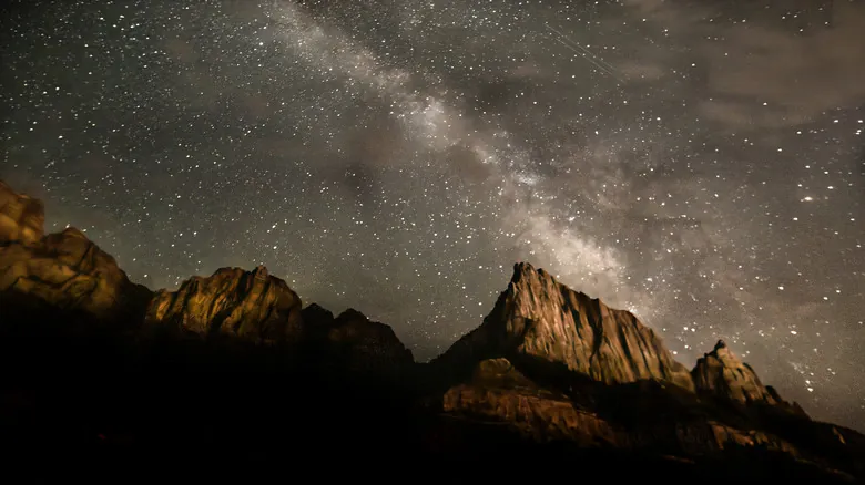 Parque Nacional Zion: Tesoros Escondidos y la Serenidad de la Cascada Pine Creek