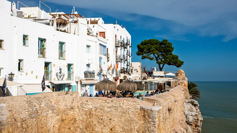 Peñíscola: Descubre la Joya Histórica y Costera entre Barcelona y Valencia